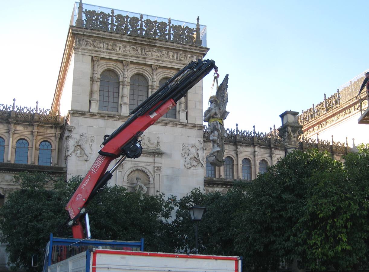 La Plaza de América de Sevilla recupera cuatro de estas míticas esculturas con más de un siglo de historia